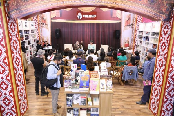 Lleva Guanajuato a FIL libros galardonados de poesía, cuento y dramaturgia