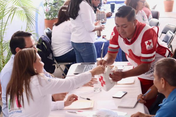 Contribuye Gobierno de Irapuato a colecta de la Cruz Roja