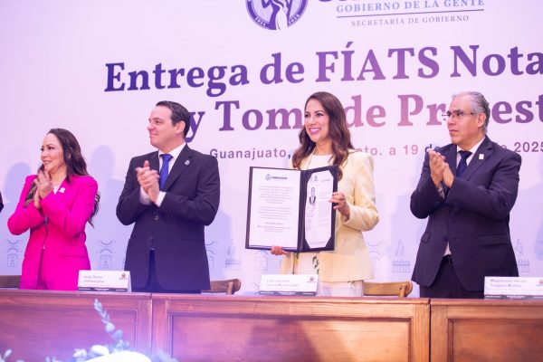 Entrega Gobernadora Libia Dennise FÍATS Notariales
