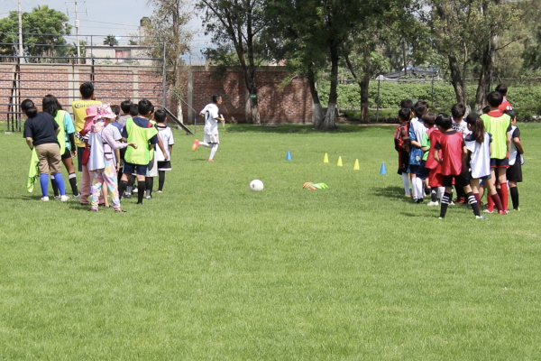 Promueven actividades deportivas entre la niñez con Redes de Paz
