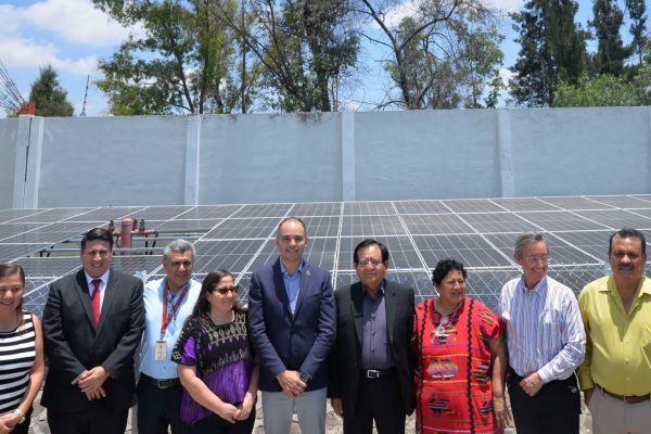 Entregan módulos fotovoltaicos para consolidar el uso eficiente de la energía