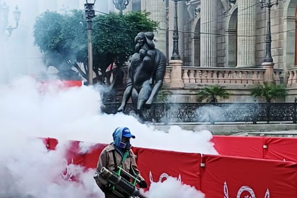 SSG nebuliza contra el dengue espacios de concentración masiva en la capital.