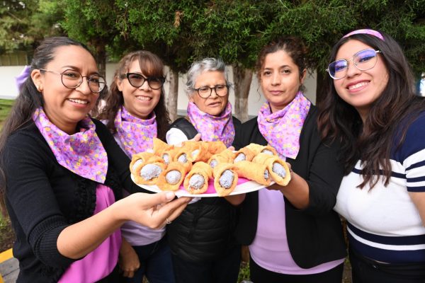 Entregan constancias a mujeres emprendedoras