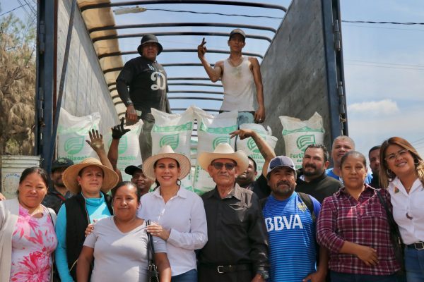 Apoyan al campo irapuatense con entrega de fertilizante