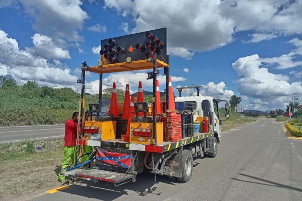 Trabaja SOP en pintura y señalamiento de carreteras