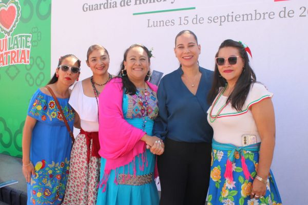 Realizan guardia de honor a Miguel Hidalgo y encomiendan fuego simbólico