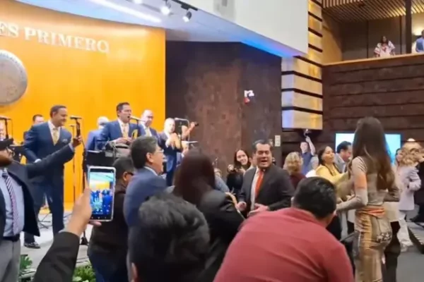 Cámara de Diputados convertida en salón de baile