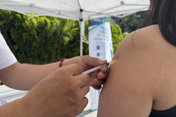 Vacuna IMSS a población para protección contra virus Papiloma Humano