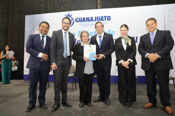 Reconoce el Gobierno de la Gente el trabajo, compromiso y vocación